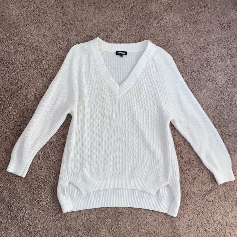 Express white sweater, oversized, V neck, XS